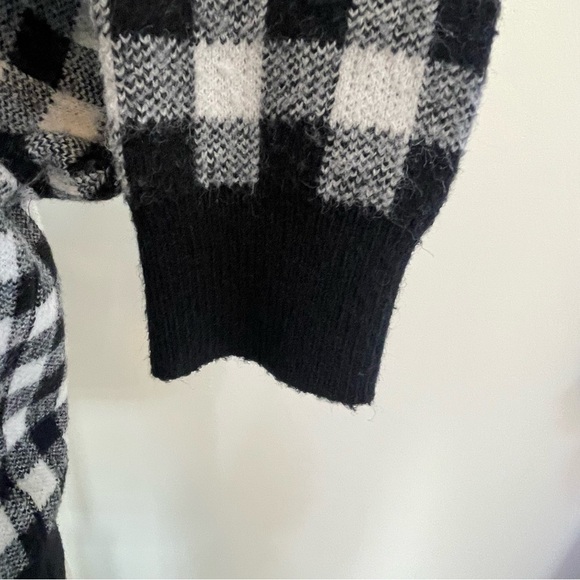 Buffalo Check Cropped Cardigan - Picture 5 of 14